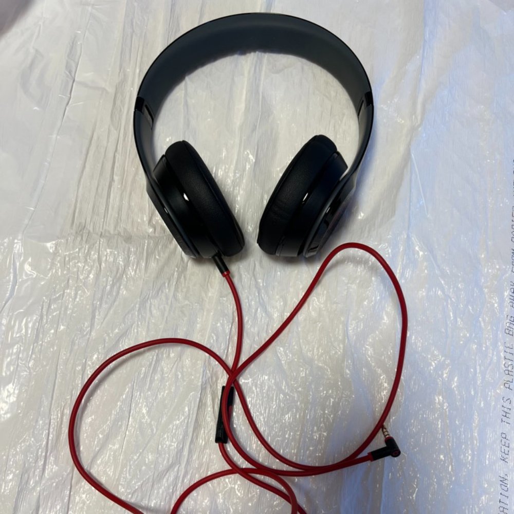 Beats by Dre Solo 3 Wire Headphones in Black